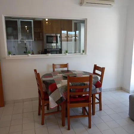 Apartment Squash 507 *